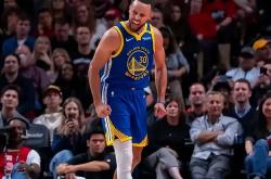 NBA明日赛程：库里左膝扭伤，勇(yǒng)士主场迎战鹈鹕，快船独行侠谁能止住颓势