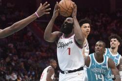 詹姆斯·哈(hā)登(dēng)狂砍55分，NBA世(shì)界为之沸腾