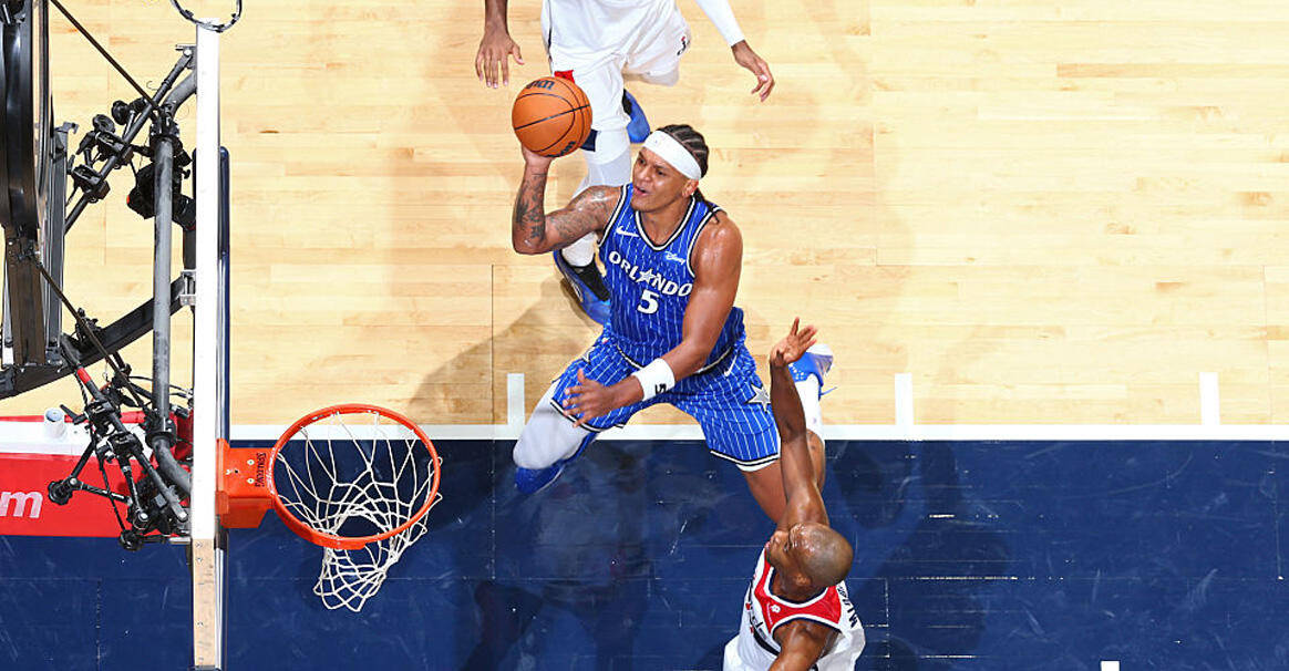 连续两场大胜，4连败后两连胜！班凯罗28分11板，小瓦25分6板6助