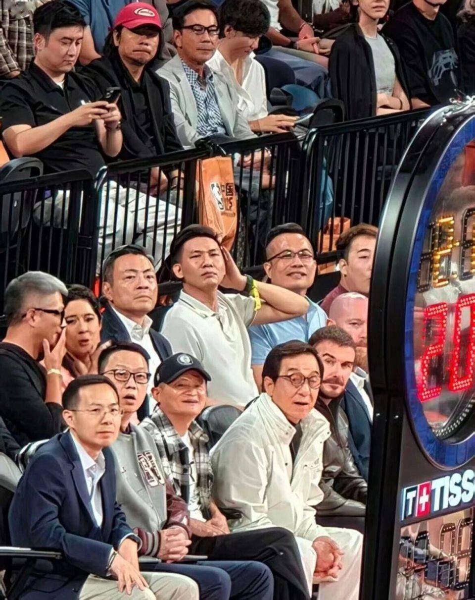马云亲临现场观赛！NBA中国赛大佬云集