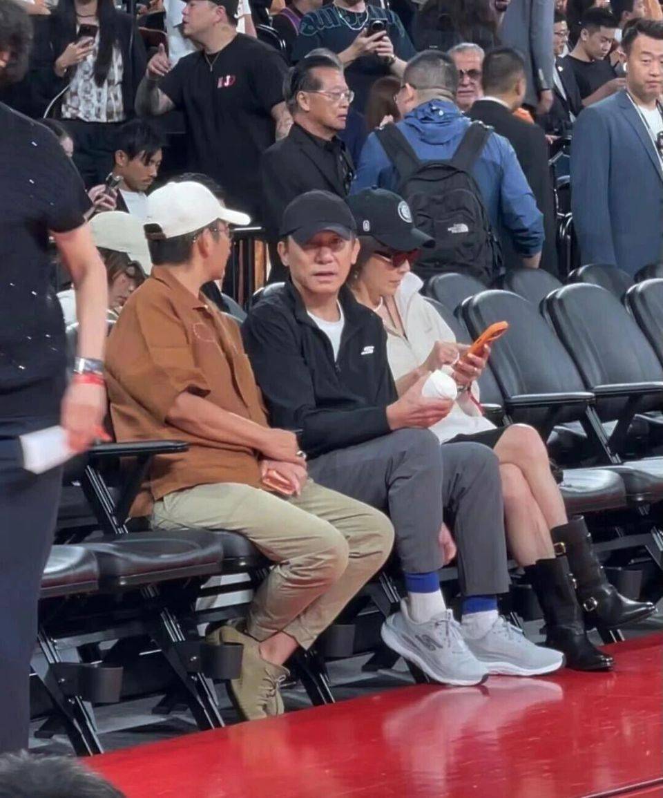 马云亲临现场观赛！NBA中国赛大佬云集