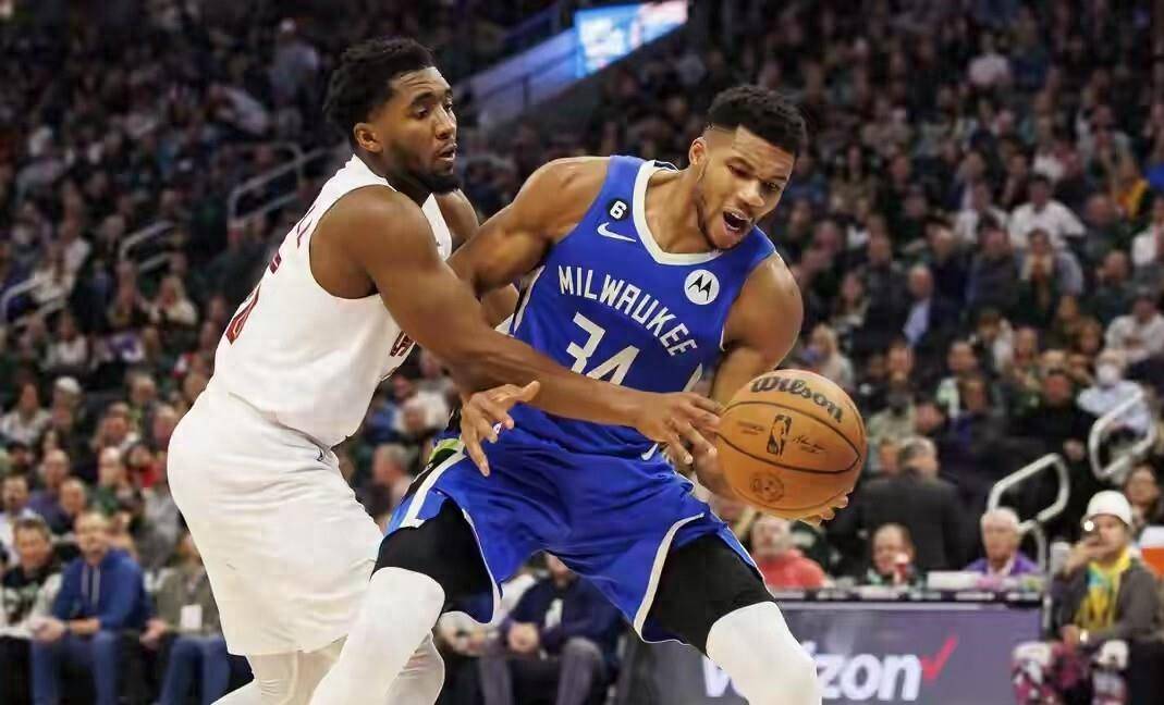 NBA全明星预测引争议，詹姆斯哈登双双落选，文班亚马替补不冤