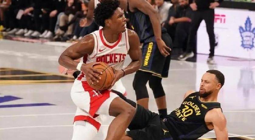 多队表现大不同！雷霆活塞崛起，快船垫底，赛程半程格局渐明