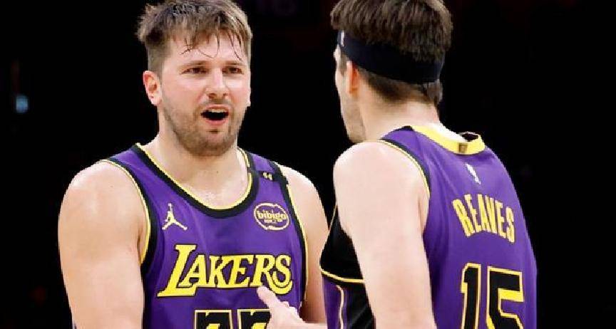 多队表现大不同！雷霆活塞崛起，快船垫底，赛程半程格局渐明