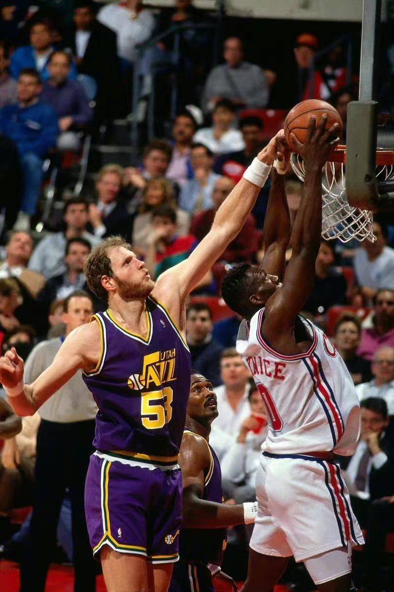 盘点NBA历史场均盖帽前5球员：文班亚马力压4大中锋登顶，大梦第4